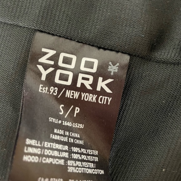 Zoo York windbreaker with detachable hood. - Picture 9 of 9